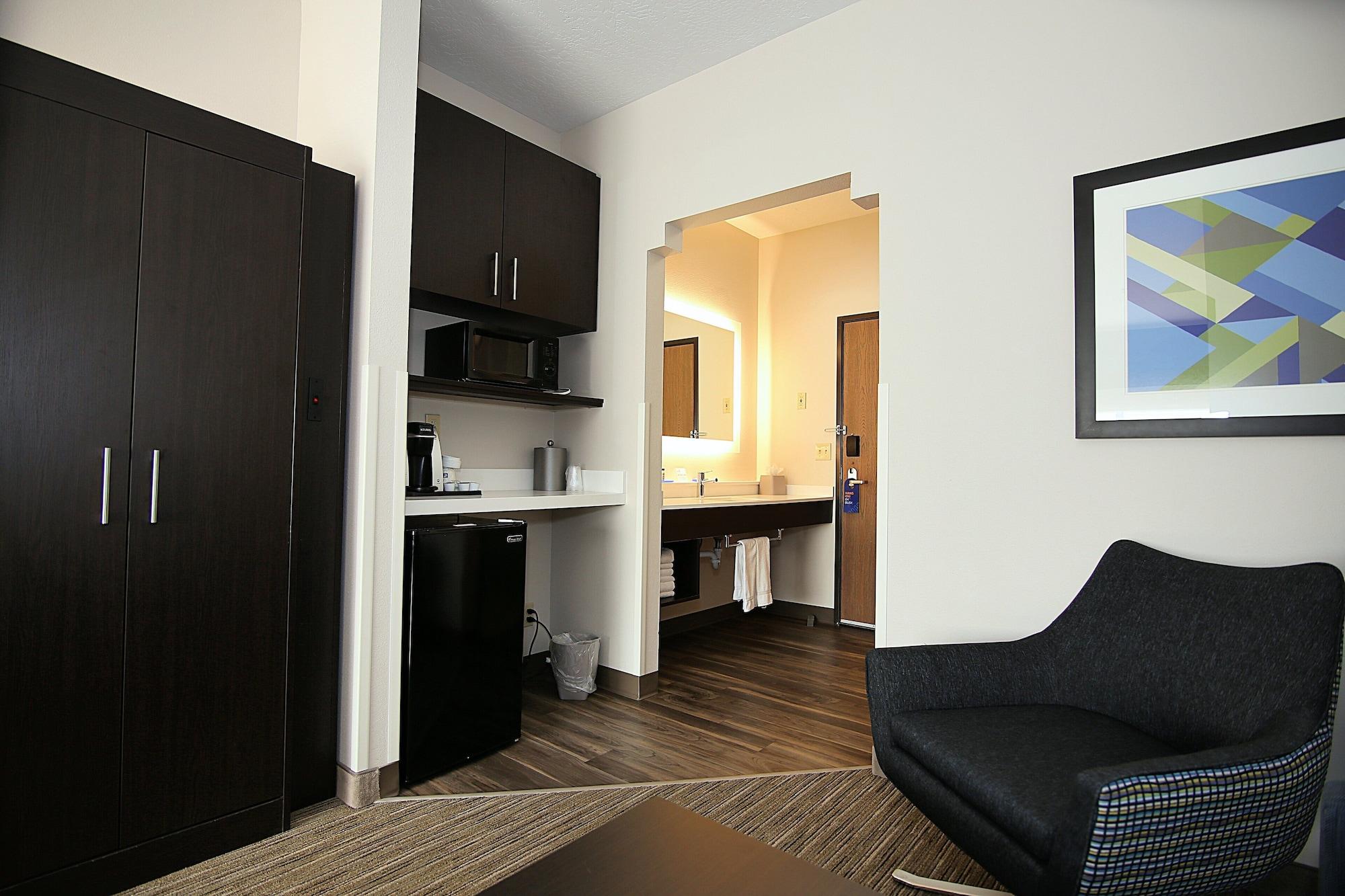 Holiday Inn Express Hotel & Suites Ashland By Ihg Exterior photo